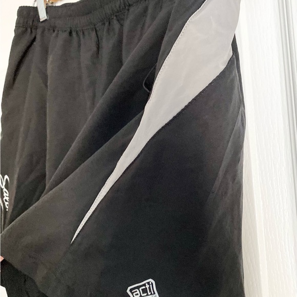 Salomon ladies black running shorts - Picture 3 of 10